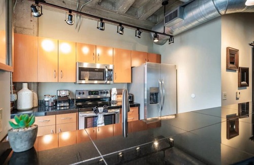 Downtown Phoenix Apartment | 🏙️ Downtown Phoenix Loft | Fast Wi-Fi & Walkable Attractions 🏙️