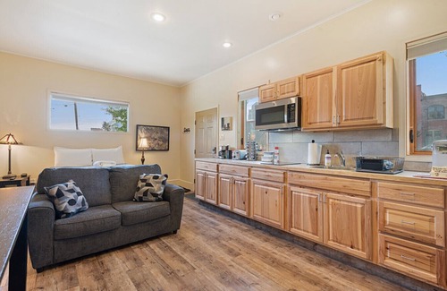 Baker City Apartment | Downtown Retreat, Studio for 2