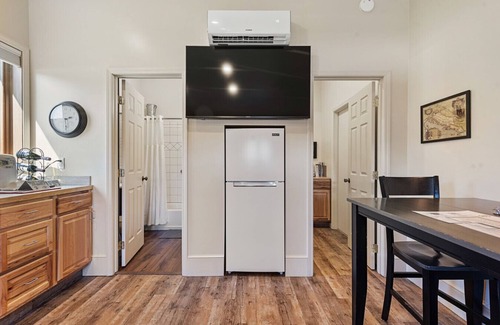 Baker City Apartment | Downtown Retreat, Studio for 2