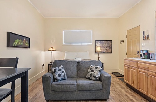 Baker City Apartment | Downtown Retreat, Studio for 2