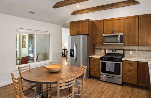 Southside House | Downtown Retreat w/Sauna | Fire Pit | Near NAU