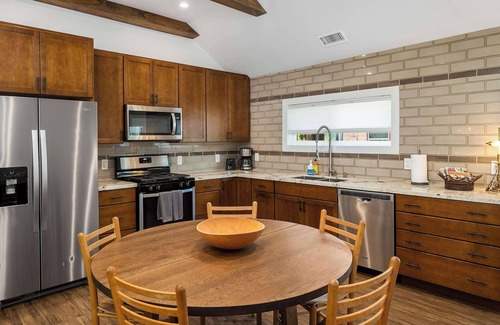 Southside House | Downtown Retreat w/Sauna | Fire Pit | Near NAU