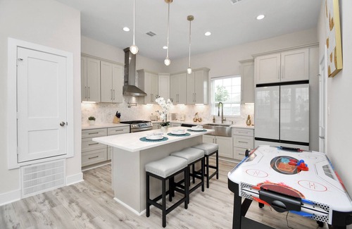 Northside House | Downtown Retreat with Golf, Arcade & Rooftop View with AC, WiFi