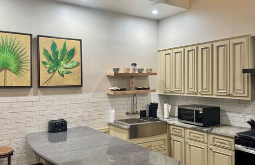 Covington House | Downtown skyline view featuring giant rooftop deck & wet bar with a city view.