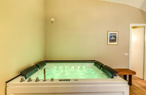 La Spezia Historic Centre Apartment | DOWNTOWN SRL - Croce di Malta Royale