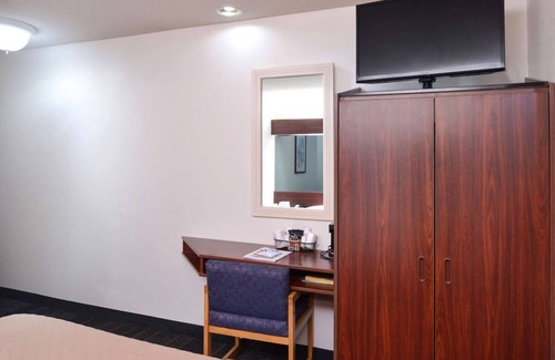 Maryville Hotel | Downtown Stay | 2 Welcoming Rooms w/Complimentary Breakfast | Free Parking