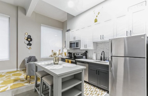 Downtown Cincinnati Apartment | Downtown Stroll to the Bengals