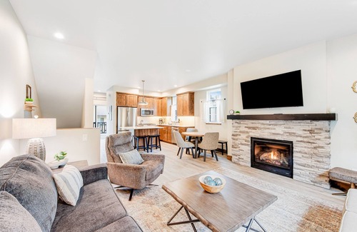 McCall Condo | Downtown townhouse with fireplace - walk to Payette Lake & restaurants
