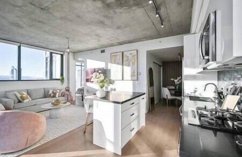 Beltline Apartment | Downtown Views | Gym | UG Park | Interior Designed