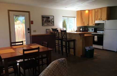 Hood River Apartment | Downtown with Mountain /River View and Fenced Yard