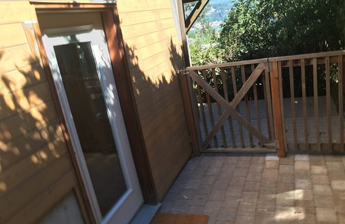Hood River Apartment | Downtown with Mountain /River View and Fenced Yard