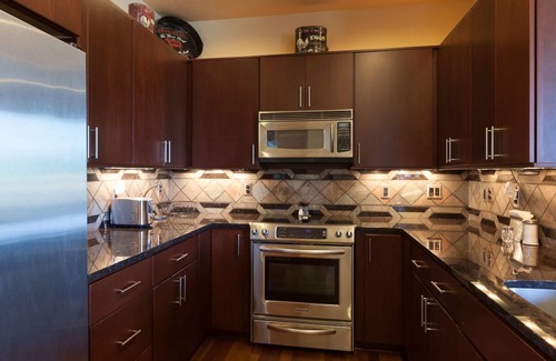 Hood River House | Downwinder, Hot tub! A/C, Views, Minutes to Downtown