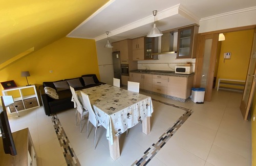 Sarria Apartment | dpCristal Ático Vistas al Camino