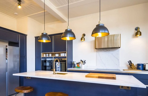 Henley House | Dragon Court - 4 Beds with Terrace Garden