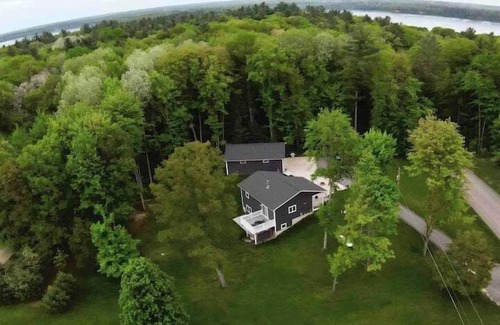 White Cloud House | Dragon House-By Hardy Dam-Hot Tub!