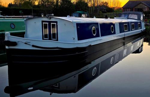 Stone Boat Rental | Dragonfly at Aston Marina