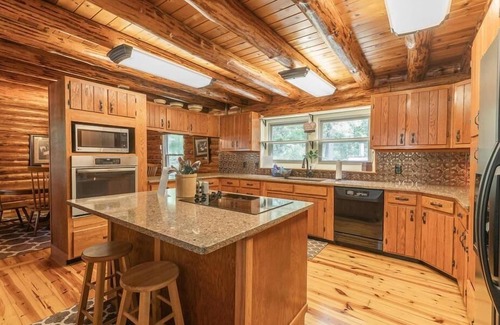 Camden County Bed & Breakfast | Dragonfly Meadows Log Cabin