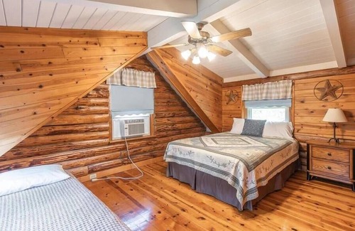 Camden County Bed & Breakfast | Dragonfly Meadows Log Cabin