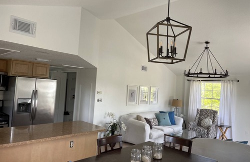 Weeki Wachee Gardens House | Dragonfly River House on Weeki Wachee canal near Rogers Park. Simply Peaceful