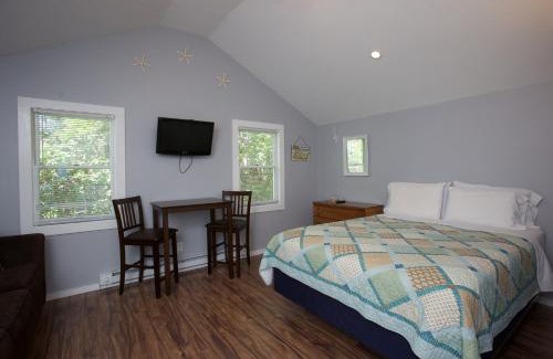 Wells Hotel | Drake's Island Resort & Cottages