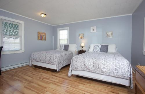 Wells Hotel | Drake's Island Resort & Cottages