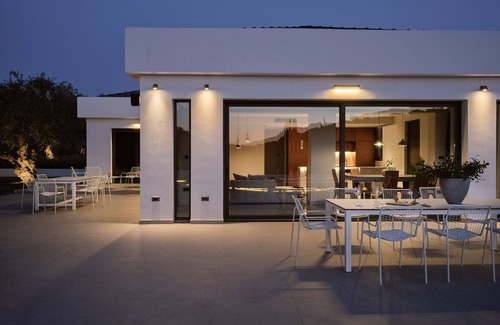 Meso Gerakari Villa | Drallos Luxury Villa - Private Heated Pool & Large Groups