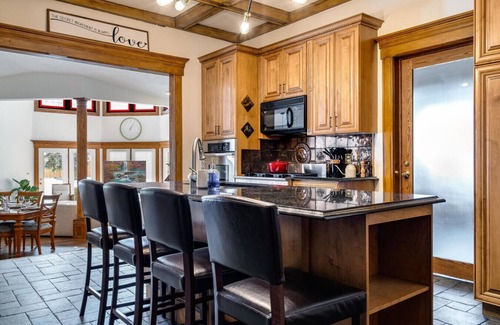 Leamington House | Dream BNB Retreat House