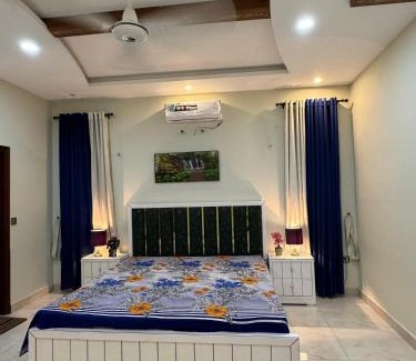 Clifton House | Dream home 2 & 4 bedroom Family house