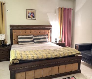 Clifton House | Dream home 2 & 4 bedroom Family house