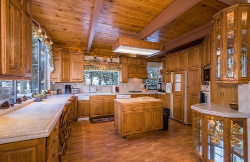 North Upper Truckee House | "DREAM HOUSE" 1 acre Wooded Lot, Creek,