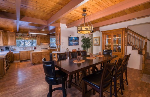 North Upper Truckee House | "DREAM HOUSE" 1 acre Wooded Lot, Creek,