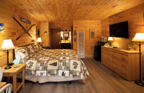 Estes Park Hotel | Dream River Front Suites R3