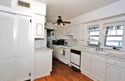 Spring Lake House | DREAM VACATION for Boaters - Summer Weekly Rental & Winter 2,500 Monthly Rental