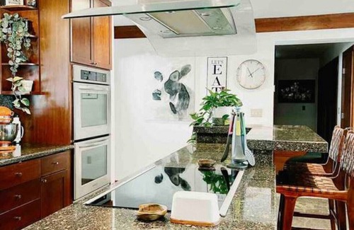 Gold Mountain House | Dreammaker Retreat Family Golf Luxury Nakoma Gameroom Tesla