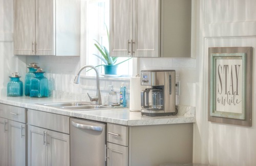 St. Marys Cottage | DREAMWOOD - a historic district Designer's Cottage with private courtyard