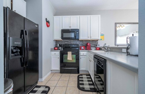 Bellavida House | Dreamy 4BR Townhome Pool, BBQ Near Disney!