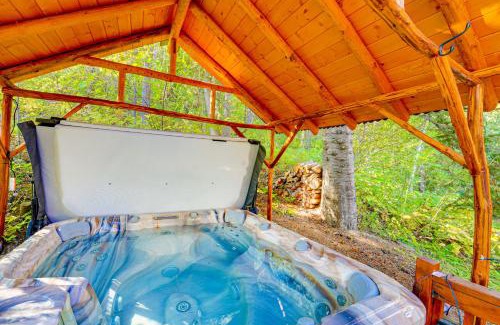 Alpine House | Dreamy Alpine Cabin with Hot Tub, Fireplace and More!