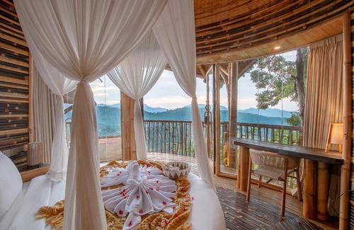 Melayang Villa | Dreamy Cliffside Bamboo Villa with Pool and View
