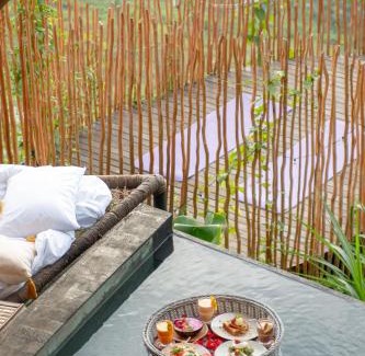 Melayang Villa | Dreamy Cliffside Bamboo Villa with Pool and View