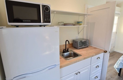 Eastham Apartment | Dreamy Cottage for Two! Close to Beaches!