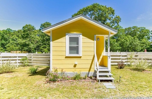 Eastham Apartment | Dreamy Cottage for Two! Close to Beaches!