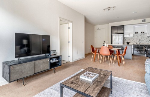 Piedmont Avenue Apartment | Dreamy Oakland 2BR w/Gym, walk to Restaurants & Shops, by Blueground