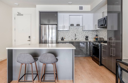 Piedmont Avenue Apartment | Dreamy Oakland 2BR w/Gym, walk to Restaurants & Shops, by Blueground