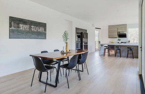 Piedmont Pines Apartment | Dreamy Oakland 3BR w/Parking, A/C & W/D, by Blueground