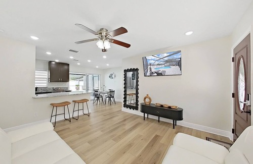 Orient Park House | Dreamy Oasis 4-BR, 1 mile from Hard Rock Casino/With “Pool”