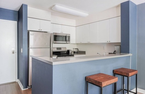 South Beach Apartment | Dreamy South Beach 1BR, w/Pool, next to SF Bay, by Blueground