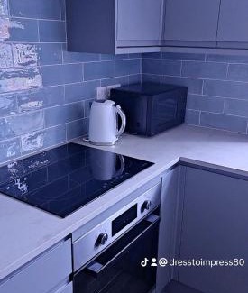 Leeds Apartment | Dress To Impress 1