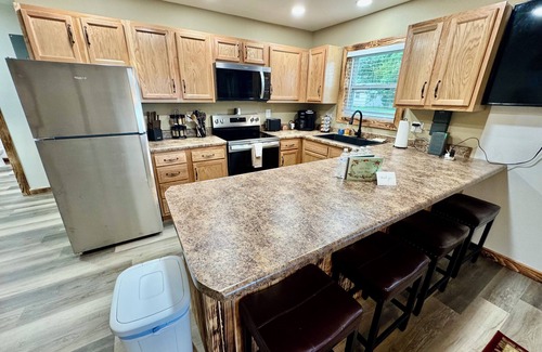 Mountain Grove House | Drew’s Delight - Relax in Comfort! Modern, Fully Remodeled, No Stairs!