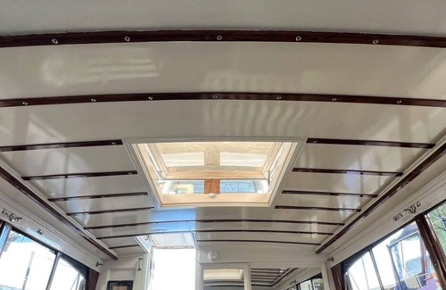 University District Boat Rental | Drifted Dreamer 1-bedroom house boat in Seattle
