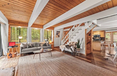 Tahoe Pines Cabin | Drifthaus | Firepit, Fireplace, Deck & BBQ!
